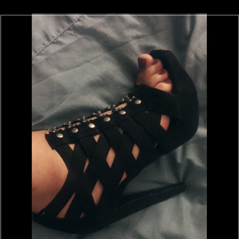 Jessica Simpson black heel